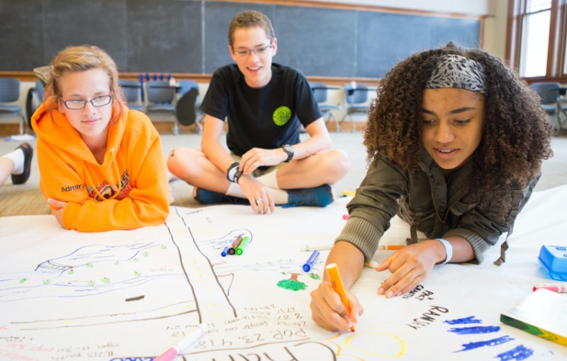 youth is reading the reality of their area and drawing